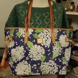 DOONEY AND BOURKE HYDRANGAE FLOWER LRG SATCHEL